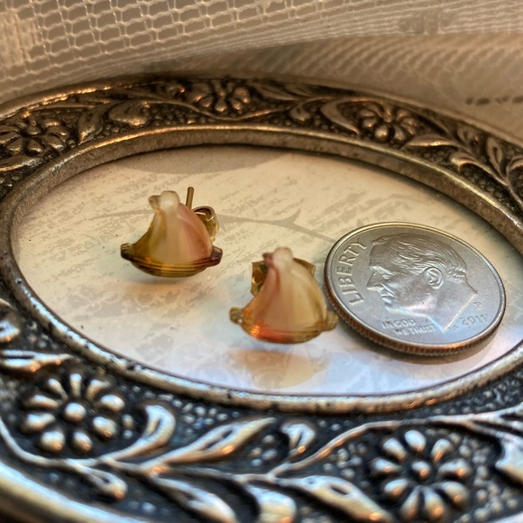 Vintage Avon acrylic sailboat earrings - Picture 3 of 4